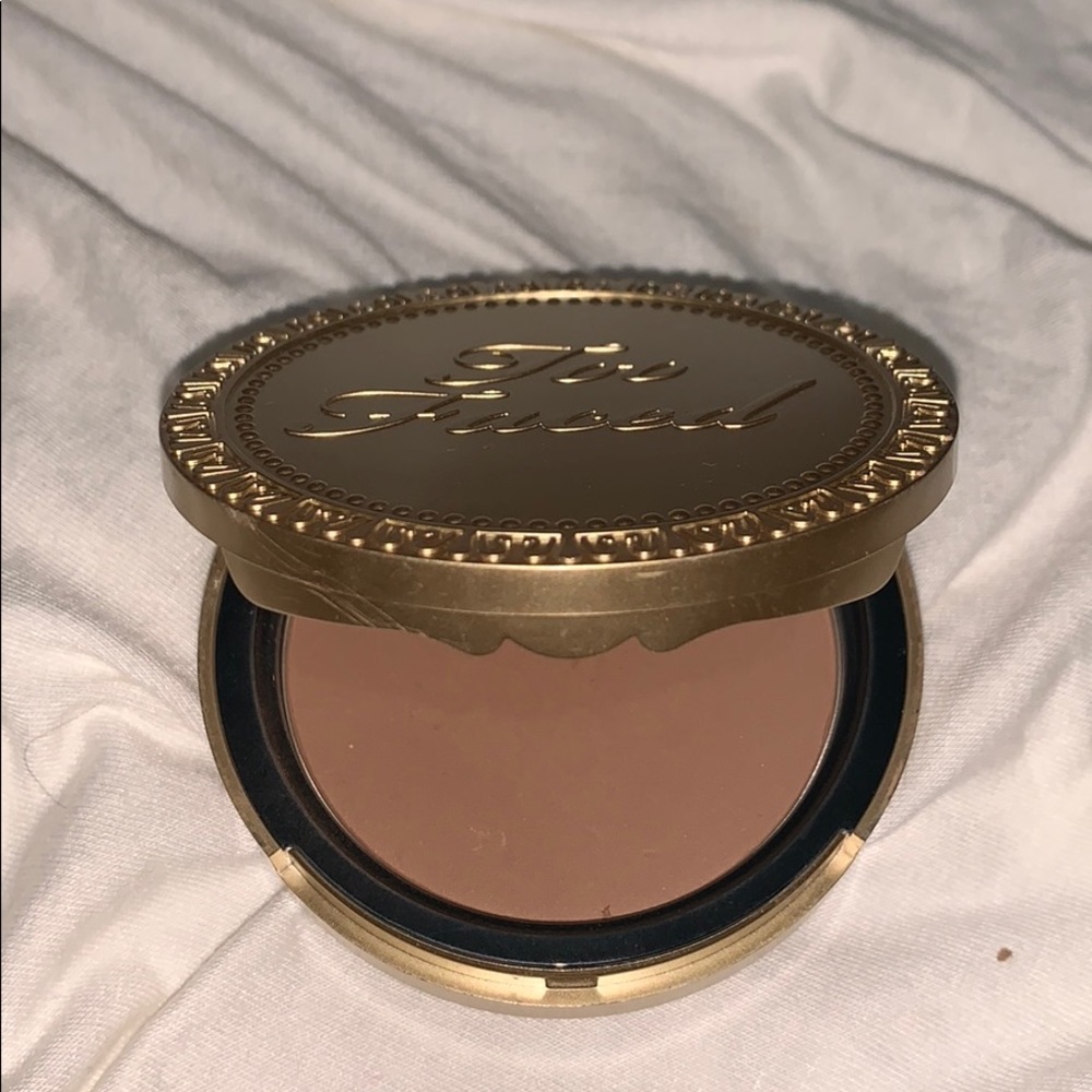 Too faced chocolate bronzer